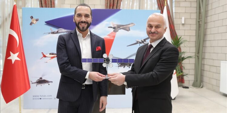 رئيس السلفادور يزور شركة الصناعات الجوية والفضائية التركية