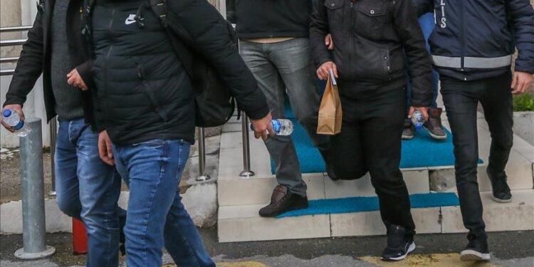 الأمن التركي يضبط 13 مهاجرا غير نظامي