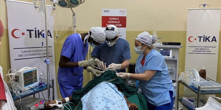 بدعم تركي.. معاينة طبية لـ353 صوماليا في ديسمبر