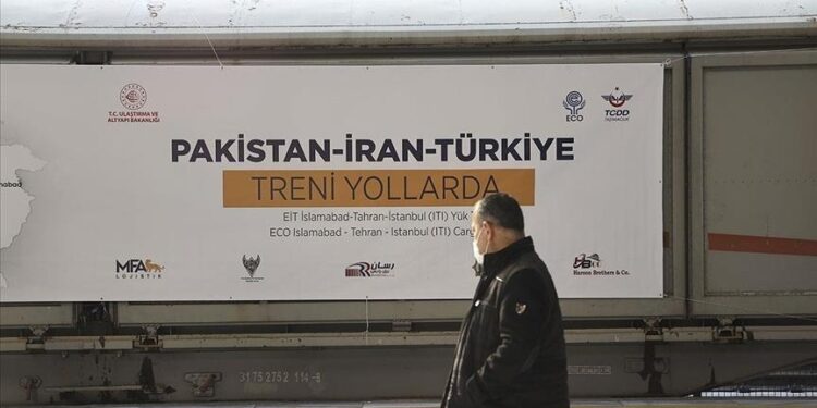 أنقرة تستقبل قطار شحن يربط باكستان وإيران وتركيا
