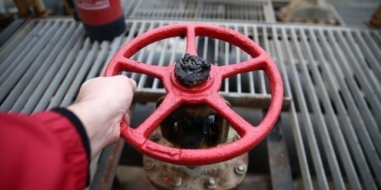 شركة نفط تركية تنجح في اختبار تدفق الغاز الطبيعي بالبحر الأسود