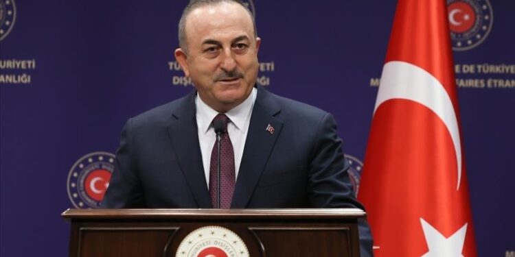 أنقرة: يجب ألا يتطور التوتر بين روسيا وأوكرانيا إلى صراع مسلح