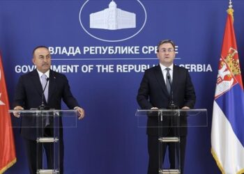 وزيرا خارجية تركيا وصربيا يبحثان العلاقات الثنائية