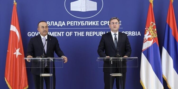 وزيرا خارجية تركيا وصربيا يبحثان العلاقات الثنائية