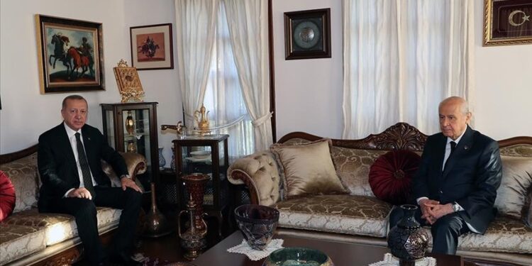 أنقرة.. أردوغان يزور بهتشلي في منزله