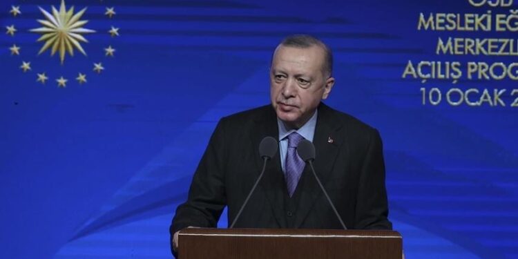 أردوغان: نهدف لضم مليون شاب إلى الثانويات المهنية في تركيا