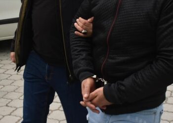 تركيا.. توقيف 8 سوريين ظهروا في فيديو بحوزتهم أسلحة بيضاء