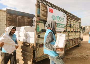 اتحاد تركي يطلق حملة لمساعدة النازحين في إدلب السورية