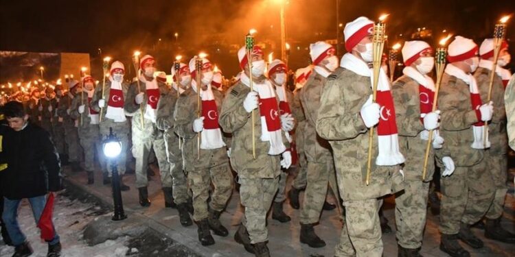 تركيا.. مسيرة حاشدة تحيي ذكرى شهداء “صاري قاميش”