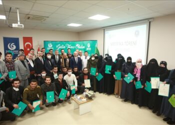 سوريا.. طلاب طب يحصلون على شهادات في اللغة التركية