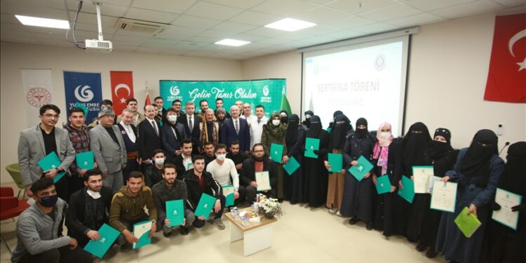 سوريا.. طلاب طب يحصلون على شهادات في اللغة التركية