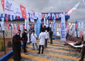 وقفان تركيان يفتتحان مركزا صحيا في إدلب السورية