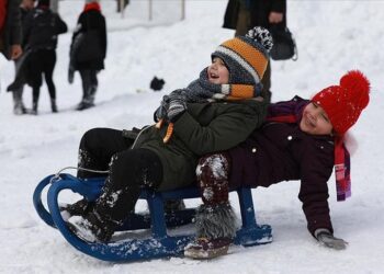 ريزة التركية.. انطلاق مهرجان آيدر للثلج الـ14