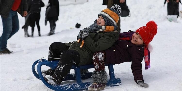 ريزة التركية.. انطلاق مهرجان آيدر للثلج الـ14