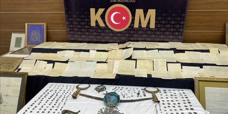 ضبط 762 قطعة أثرية في إسطنبول