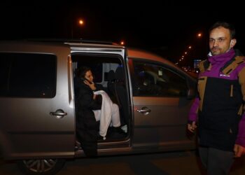 عائلة تركية تصل بولندا بعد مغادرة أوكرانيا بإمكانياتها الخاصة