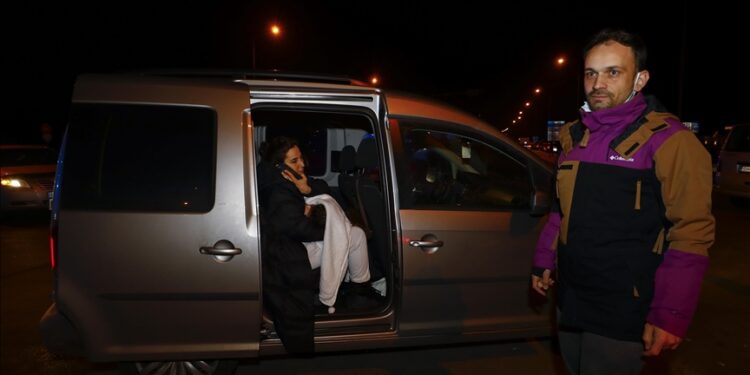 عائلة تركية تصل بولندا بعد مغادرة أوكرانيا بإمكانياتها الخاصة