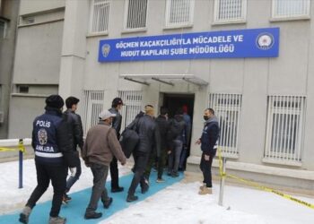تركيا.. ضبط 15 مهاجرا في ولايتي شانلي أورفة وتكيرداغ