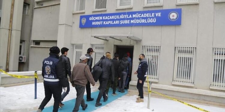 تركيا.. ضبط 15 مهاجرا في ولايتي شانلي أورفة وتكيرداغ