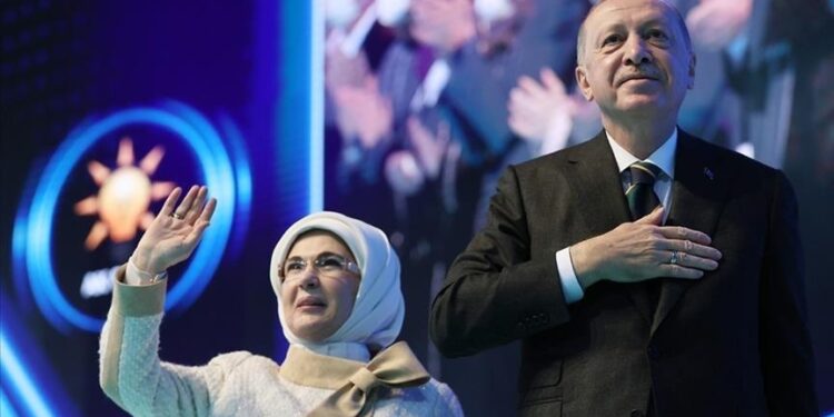 مسلمون أفارقة يدعون بالشفاء لأردوغان وعقيلته من كورونا