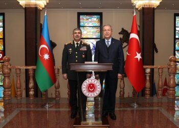 وزير الدفاع التركي يلتقي نظيره الأذربيجاني في أنقرة