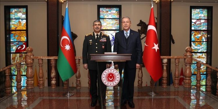 وزير الدفاع التركي يلتقي نظيره الأذربيجاني في أنقرة