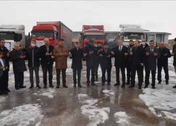 كوتاهية التركية ترسل 6 شاحنات مساعدات إلى سوريا