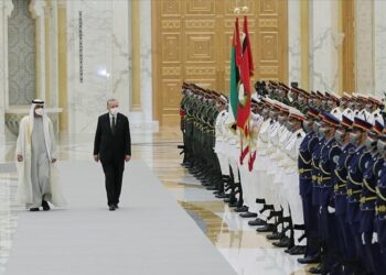 ولي عهد أبوظبي يستقبل أردوغان في مراسم رسمية