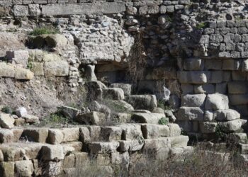 تركيا.. العثور على جدران سور عمرها 2500 عام