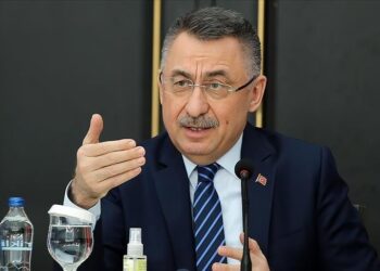 نائب أردوغان يترأس اجتماعا حول الهجرة غير النظامية