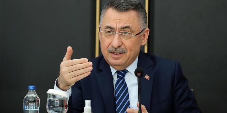 نائب أردوغان يترأس اجتماعا حول الهجرة غير النظامية