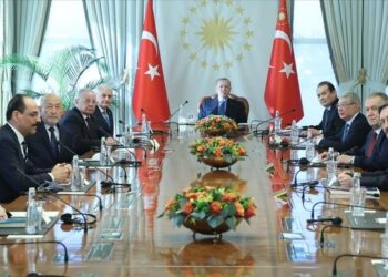 أردوغان يلتقي أعضاء مجلس الحكماء لدى منظمة الدول التركية
