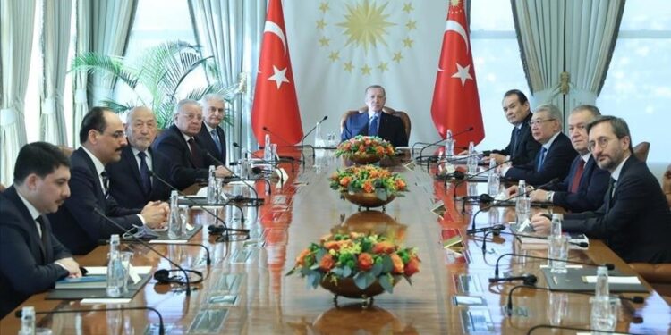 أردوغان يلتقي أعضاء مجلس الحكماء لدى منظمة الدول التركية