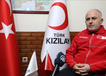 الهلال الأحمر التركي يدعو العالم الى نجدة أفغانستان