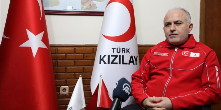 الهلال الأحمر التركي يدعو العالم الى نجدة أفغانستان