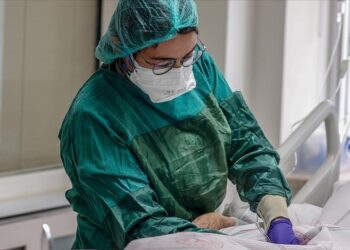 تركيا تسجل 236 وفاة بكورونا