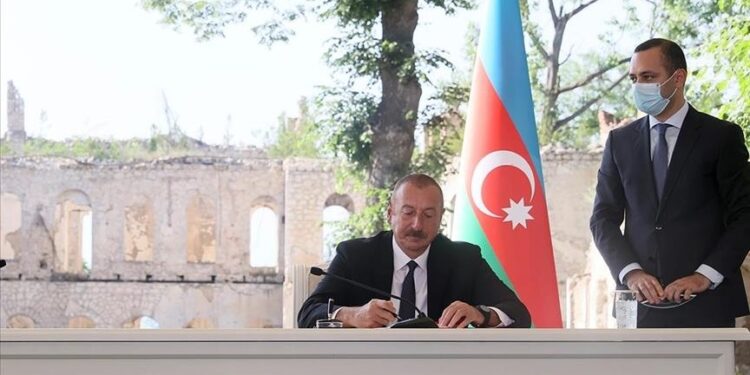 الرئيس الأذربيجاني يصدق على “إعلان شوشة”