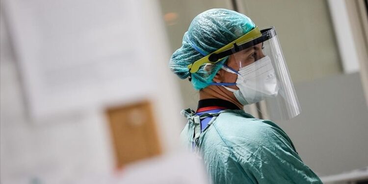 تركيا تسجل 182 وفاة بكورونا