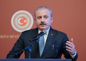 رئيس البرلمان التركي يهنئ نظيره الكويتي باليوم الوطني