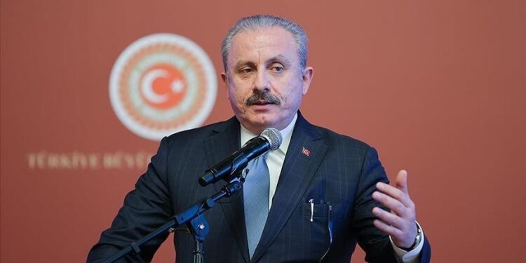 رئيس البرلمان التركي يهنئ نظيره الكويتي باليوم الوطني