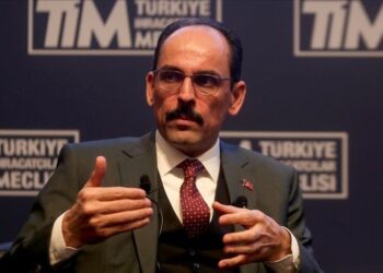 الرئاسة التركية تؤكد أهمية الحوار بين زعيمي روسيا وأوكرانيا