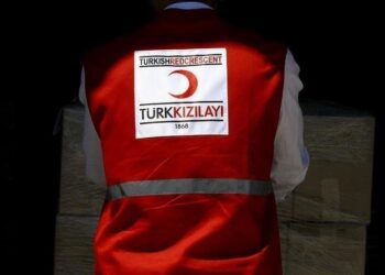 الهلال الأحمر التركي يزيد أنشطته الميدانية جراء أزمة أوكرانيا