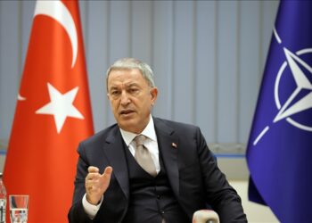 وزير الدفاع التركي: نأمل مواصلة الدبلوماسية لحل التوتر الروسي الأوكراني