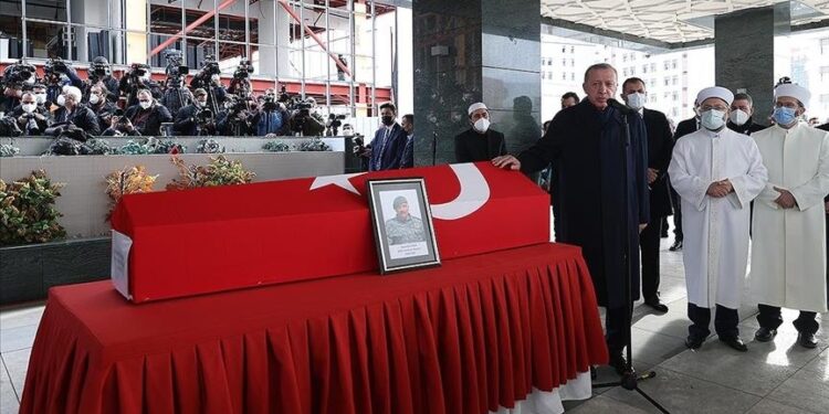أردوغان يشارك بتشييع جثمان مدير العمليات الخاصة بحماية الرئاسة