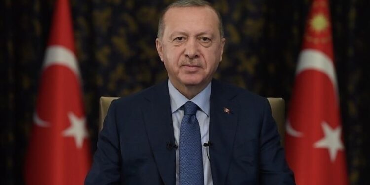 أردوغان يعلن إصابته بكورونا “خفيفة”