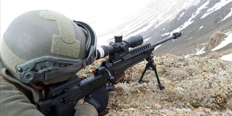 الدفاع التركية: تحييد 13 إرهابيا شمالي سوريا