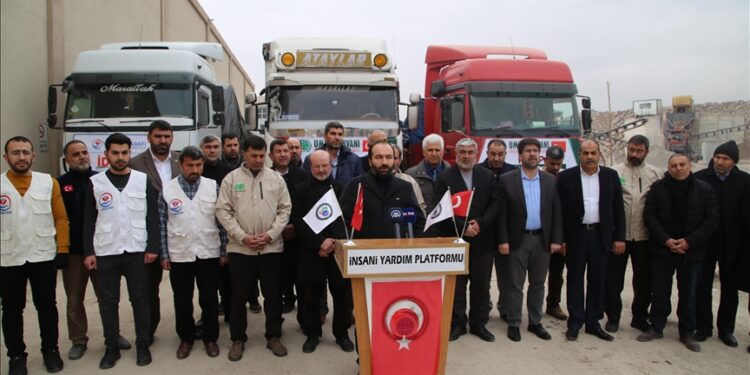 تركيا.. انطلاق 3 شاحنات محملة بالمساعدات نحو إدلب السورية