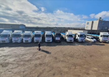 تركيا.. 8 شاحنات مساعدات تنطلق من أقصراي إلى إدلب السورية