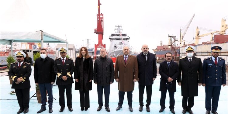 تركيا تسلم قطر سفينة “الشمال” بحضور وزيري دفاع البلدين