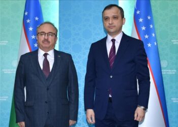 رئيس وقف المعارف التركي يلتقي نائب وزير الخارجية الأوزبكي